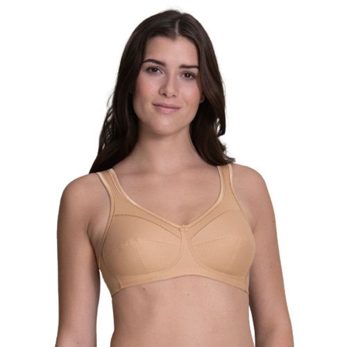 Women with different breast asymmetry testing the auto-adjustable bra.