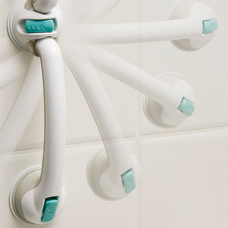 Swiveling Suction Tub And Shower Bar